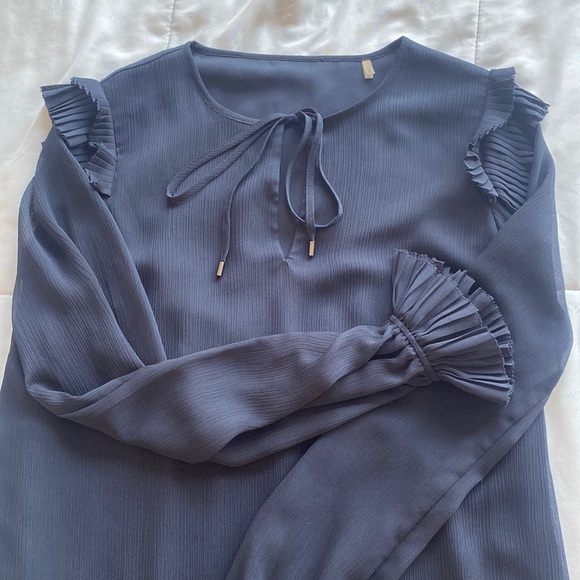 T Tahari Lined Ruffle Blouse - Picture 2 of 6